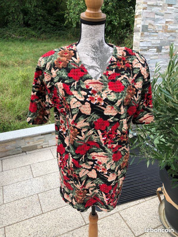 T-shirt femme taille 44 motif fleurs à trou Vêtements