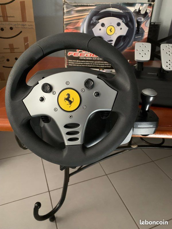 Volant TrustMaster Ferrari avec retour de force (image 1)