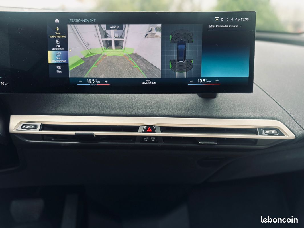 BMW iX 40e 326CH xDrive + CARPLAY SANS FIL + SIEGES CHAUFFANTS/VENTILES/MASSANTS/ELECTRIQUES + HARMAN KARDON + 1ERE MAIN + GARANTIE 12 MOIS (image 16)