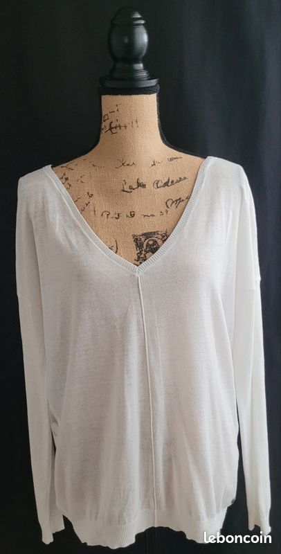 Pull fin et original blanc Bonobo taille M en bon état Vêtements