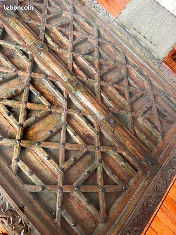 Table unique en ancienne porte indienne – Pièce exceptionnelle (image 2)