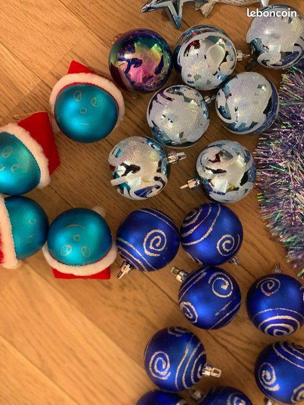 Lot de guirlandes et boules, bleu et blanc. Noël , Hanouka... (image 1)