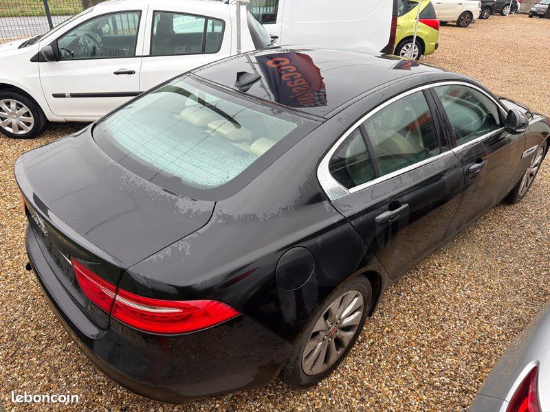 JAGUAR XE 2.0 160ch BVA MOTEUR HS 198000km prix 2200e véhicule non roulant (image 4)