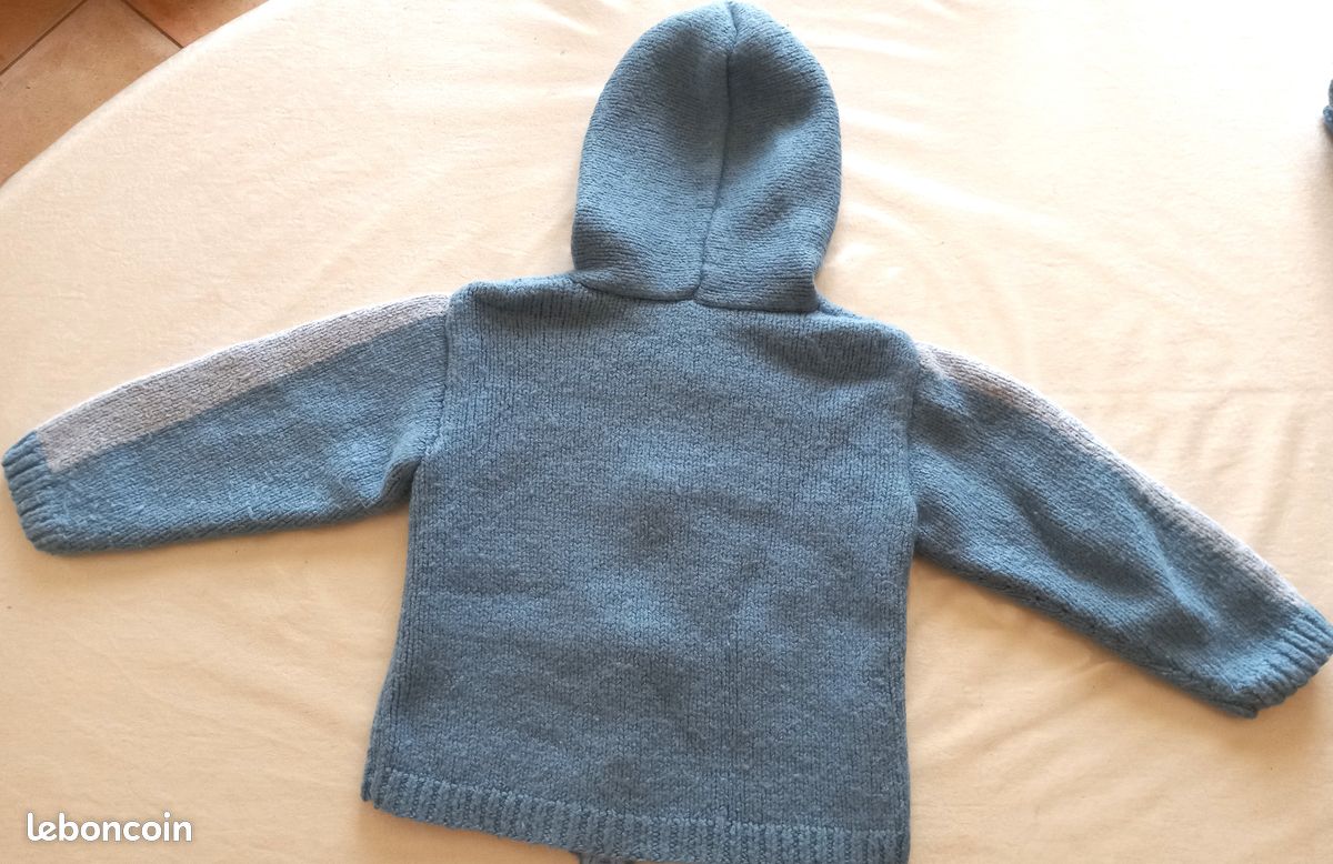 Gilet Taxi New York à capuche, TBE, Modèle Phildar, tricoté main, 100% laine, qualité Merinos 6, avec fermeture éclair, taille 6 ans (image 5)