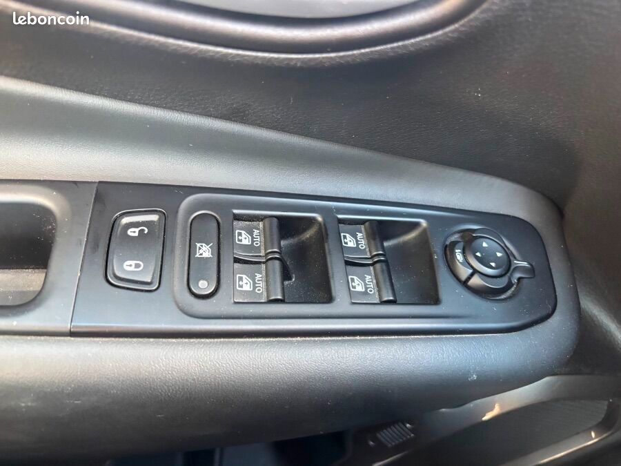Jeep Renegade 1.5 e-HYBRID 130 BVM6 MHEV SUMMIT JA18 Caméra Attel (image 22)