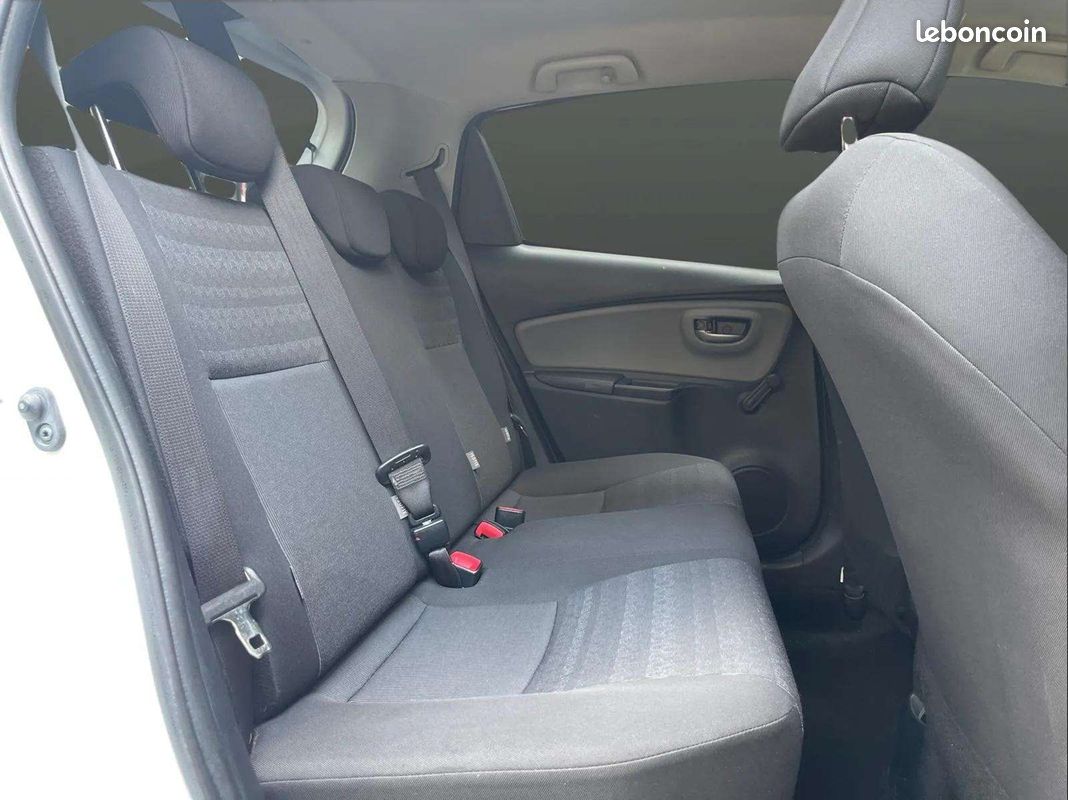 Toyota YARIS 69 VVT-I DYNAMIC 5P (image 9)