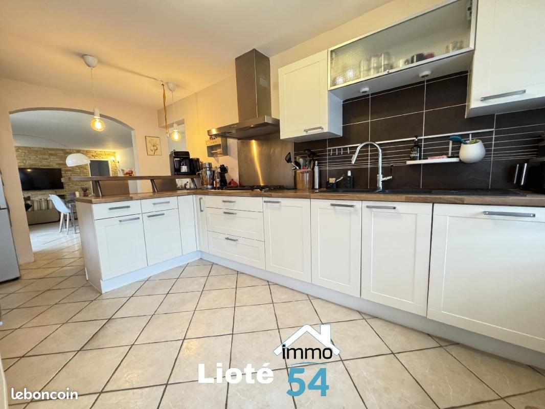 Maison 8 pièces 180 m² · à Saint-Remimont · 180 m² · 235 000 €