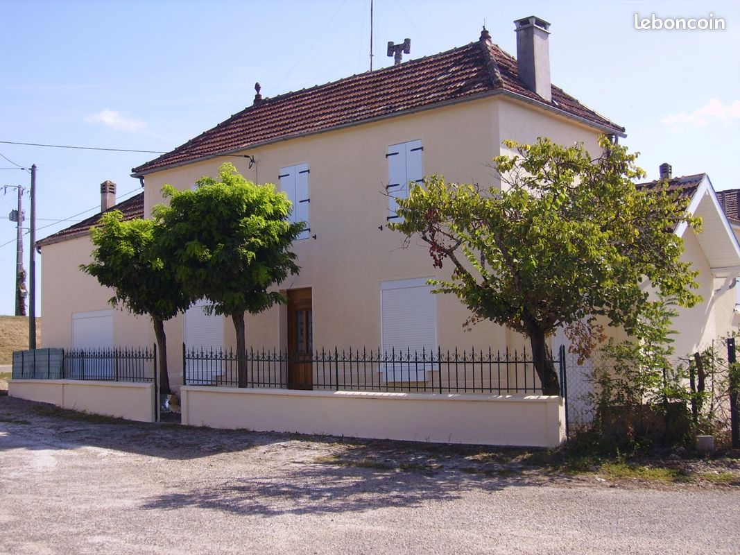 Immeuble 12 pièces 217 m² · à Lamothe-Landerron · 217 m² · 218 325 €