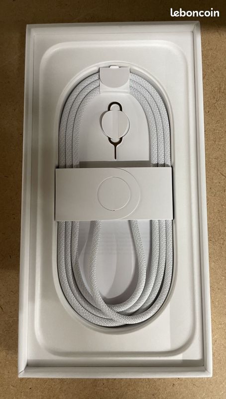 APPLE iPhone 16 Outremer 256Go Reconditionné (image 3)