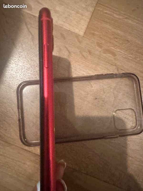 IPhone 11 rouge (image 6)