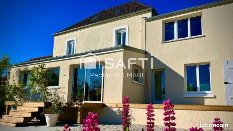 Maison 7 pièces 300 m²