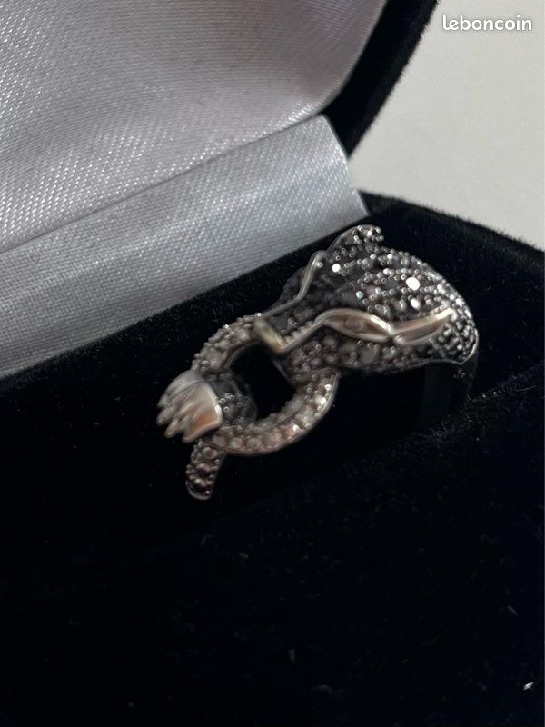 Bague tête panthère en diamants noirs et blancs Montres Bijoux