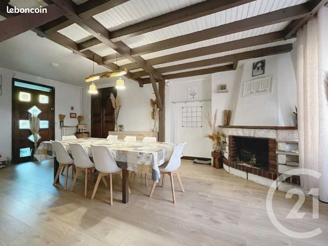 Appartement 7 pièces 147 m² · à Corbeil-Essonnes · 147 m² · 165 000 €