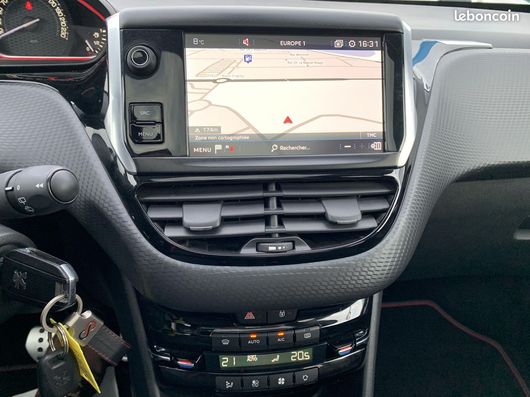 PEUGEOT 2008 1.2 PureTech 110ch S&S EAT6 GT Line (image 12)