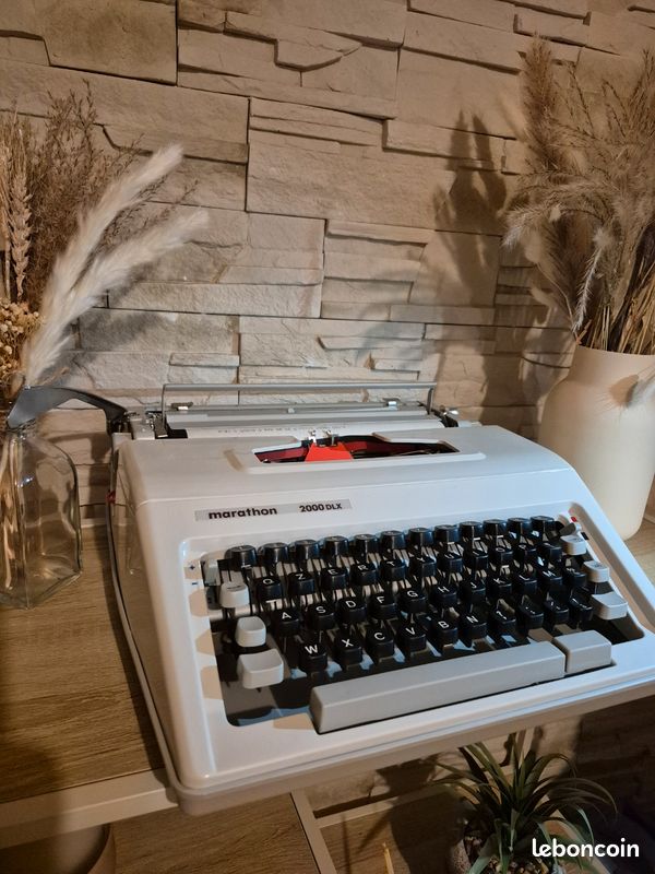 Machine à écrire vintage Marathon DLX (image 1)