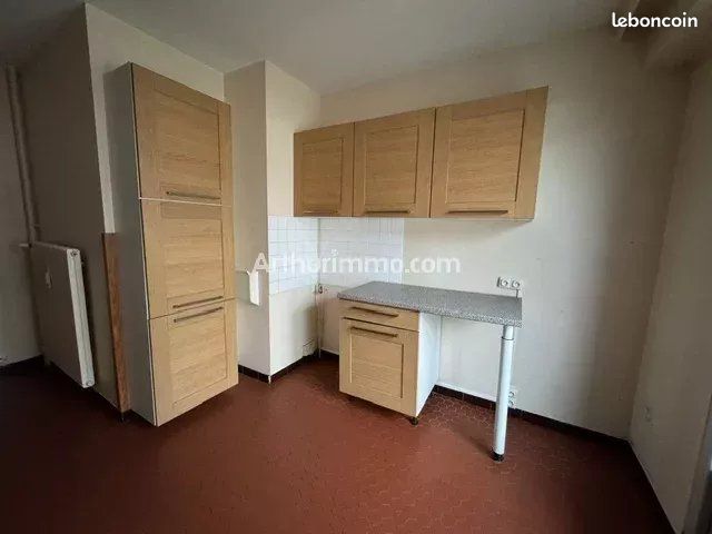 Appartement a louer lons-le-saunier - 4 pièce(s) - 101 m2 - Surfyn