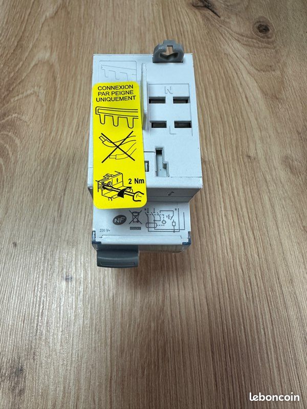 1 Interrupteur différentiel LEGRAND 63A 30mA type AC DX3 - 411650 neuf (image 3)