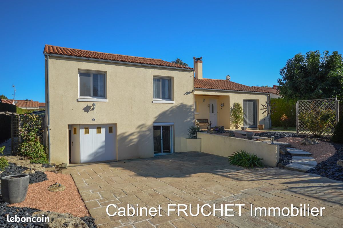 Maison 5 pièces 120 m² · à Saint-Maurice-le-Girard · 120 m² · 211 000 €