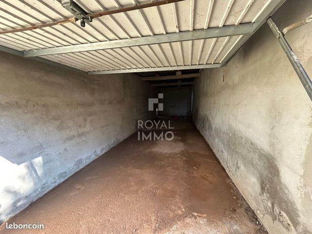 Parking/box 1 pièce 24 m²