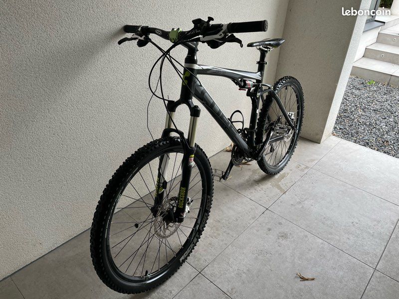 VTT Cube AMS 110 homme Vélos