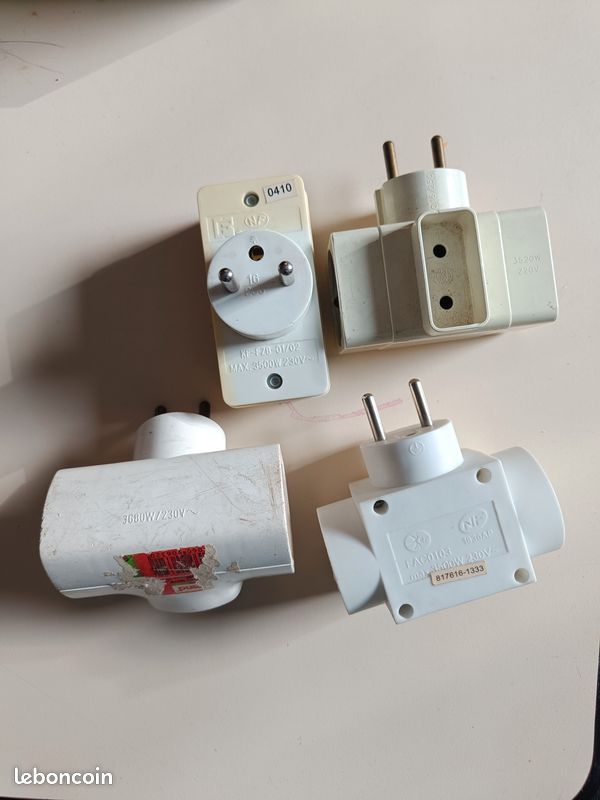 Lot de quatre multiprises (image 1)