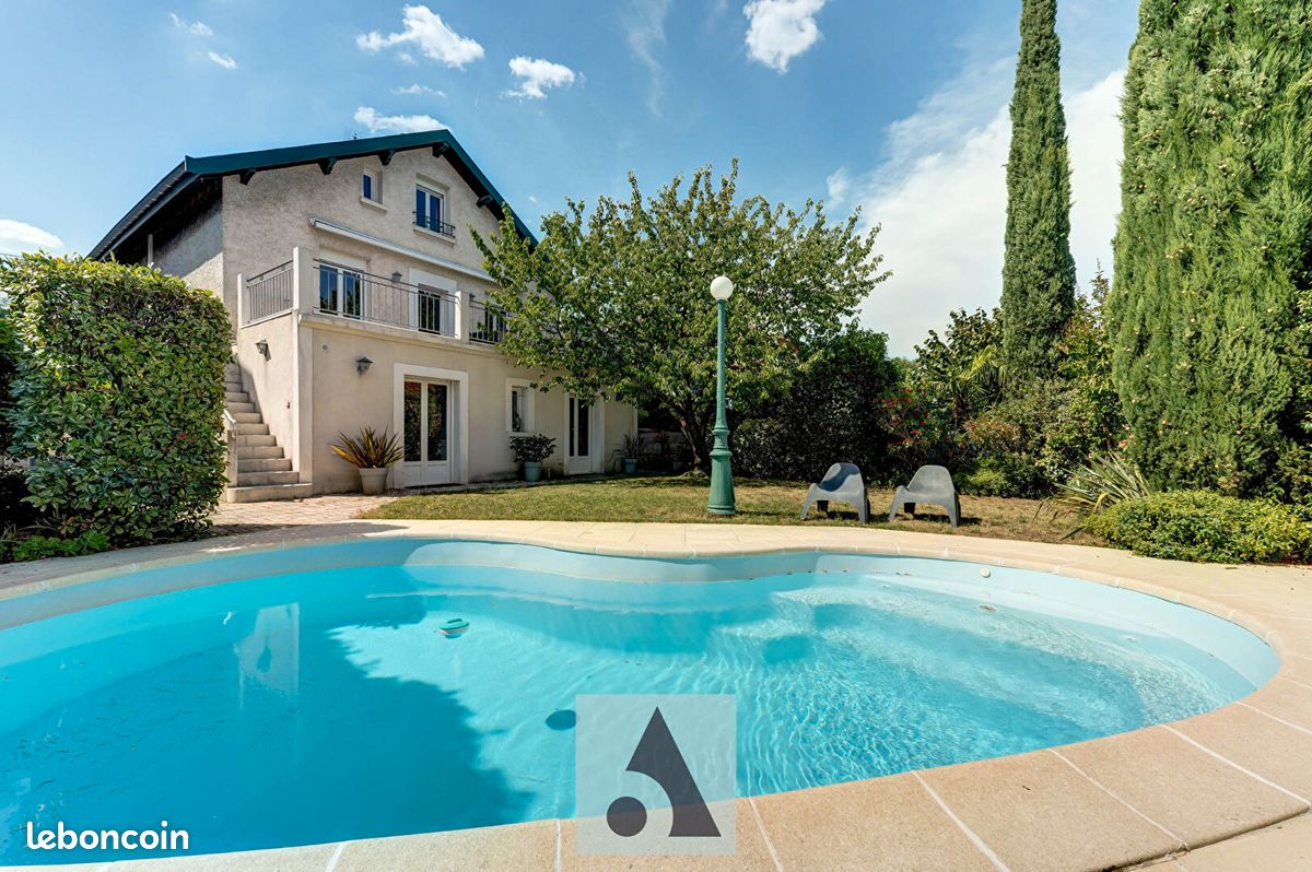 Maison 6 pièces 161 m² · à Bron · 161 m² · 799 000 €