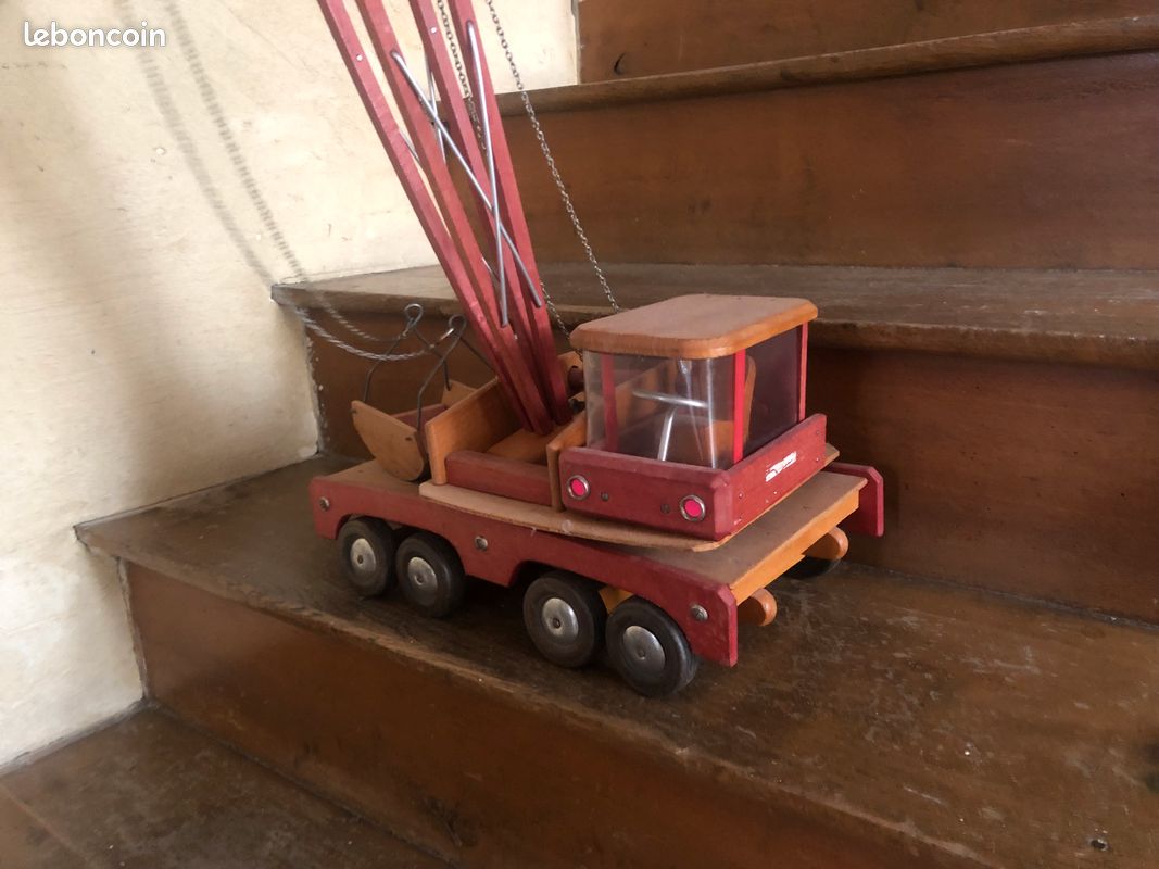 Jouets en bois DEJOU - a photo on