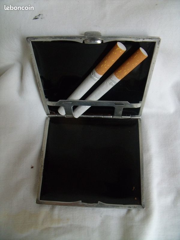 Porte cigarette en plastique et aluminium, Vintage (image 3)