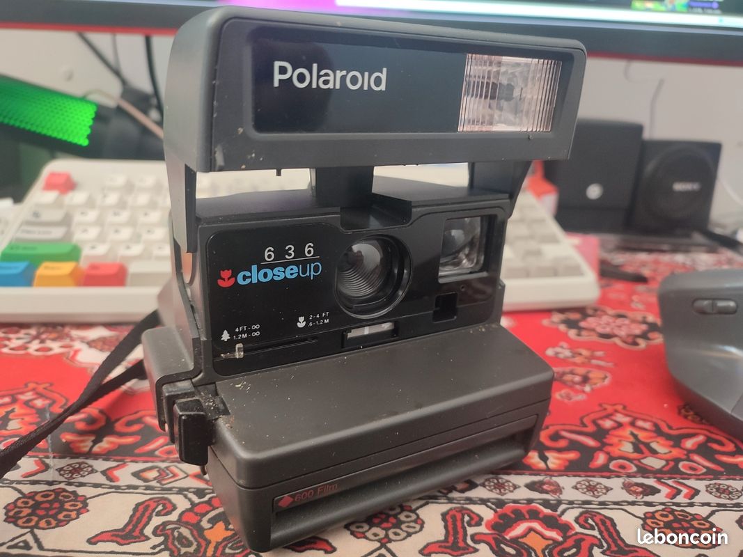 Polaroid closeup 636 (image 1)
