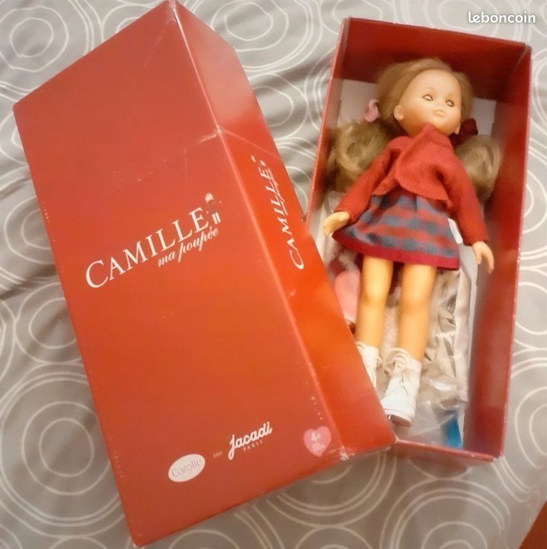 Les chéries Corolle, poupée Camille à l'université 2013 neuve avec