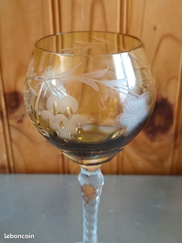 Verre à vin en cristal de Lorraine estampillée (image 2)