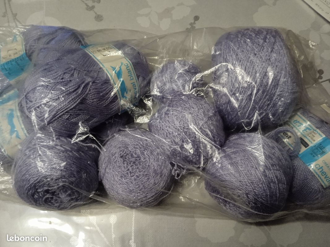 4 pelotes violet clair + 400g en boule, cheval bla (image 2)
