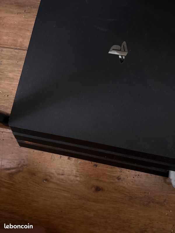 PlayStation 4 (image 2)
