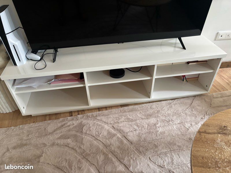 Meuble tv (abimé au dessus) vendu en l’état (image 1)