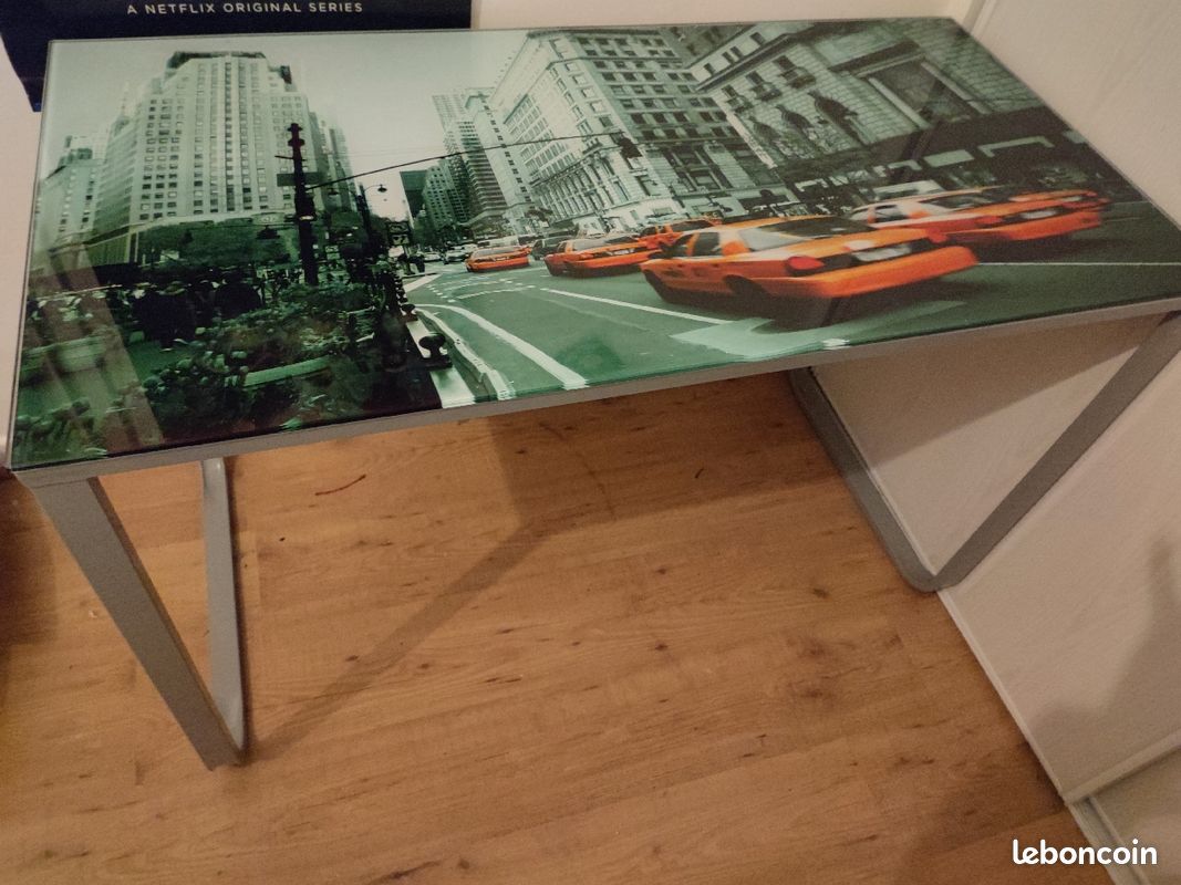 Bureau et sa chaise (image 1)
