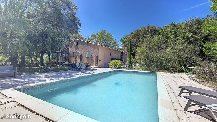 Propriété 6 pièces 169 m²