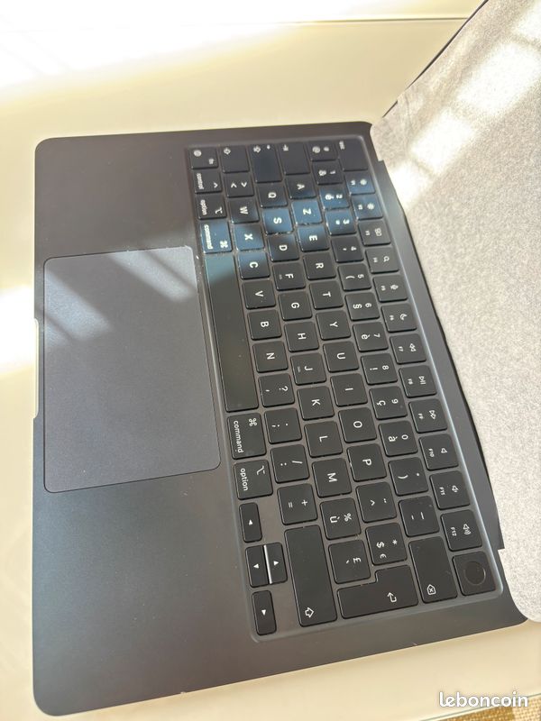 Apple MacBook Air - M2 - M2 8-core GPU - 16 Go RAM - 256 Go