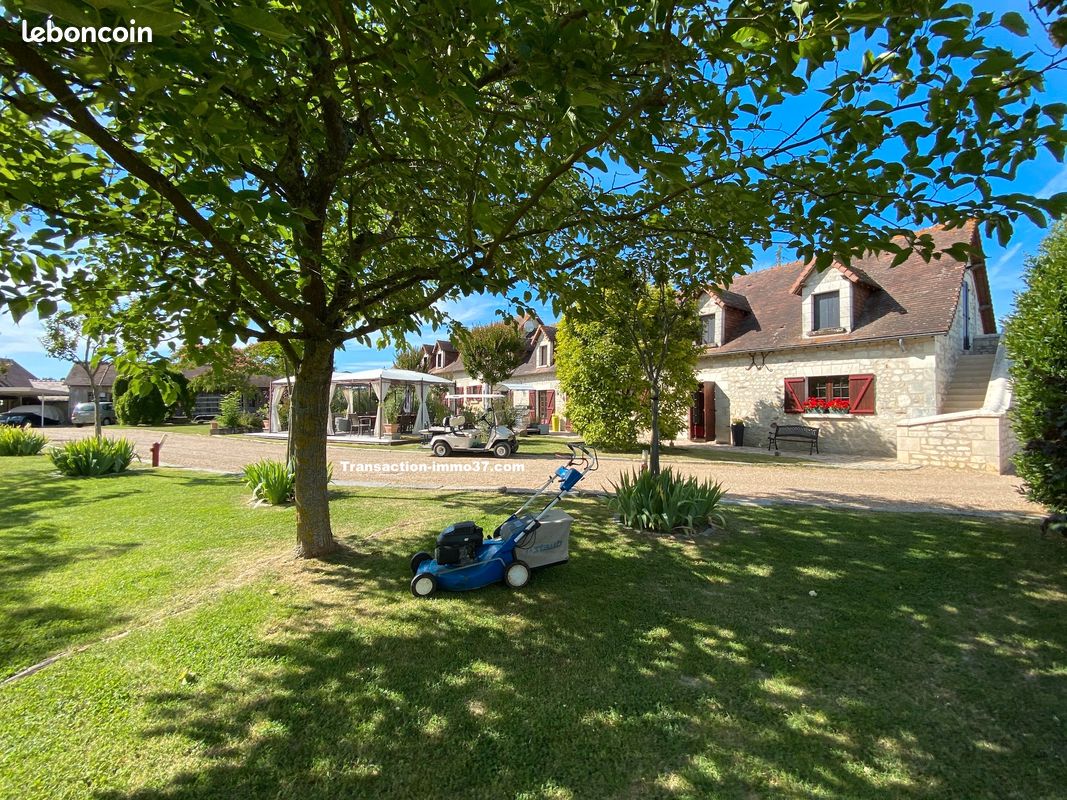 Maison 10 pièces 698 m² · à Sainte-Maure-de-Touraine · 698 m² · 1 039 000 €