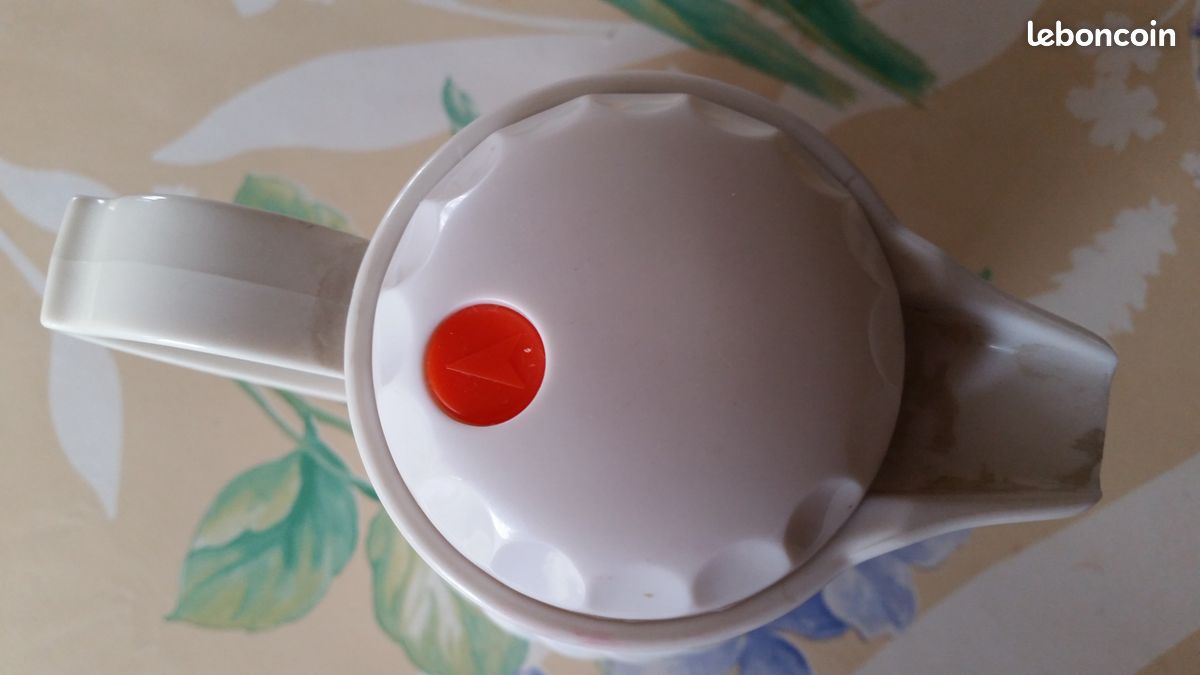 Pichet isotherme blanc (image 2)