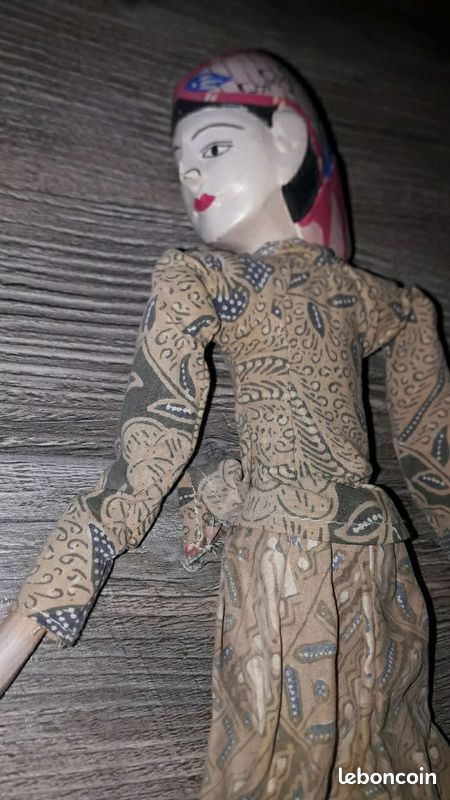 Grande marionnette indonésienne en bois