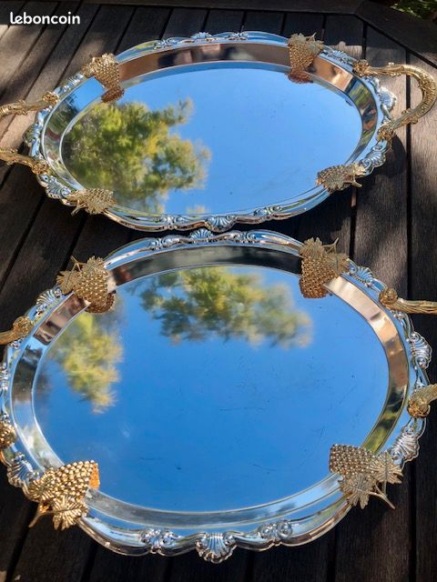 Plateau marocain rond de fabrication artisanale en métal argenté cerclé et finement martelé - Diamètre 30 cm