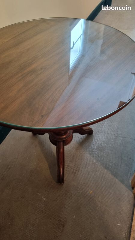 Table ronde ancienne (image 1)