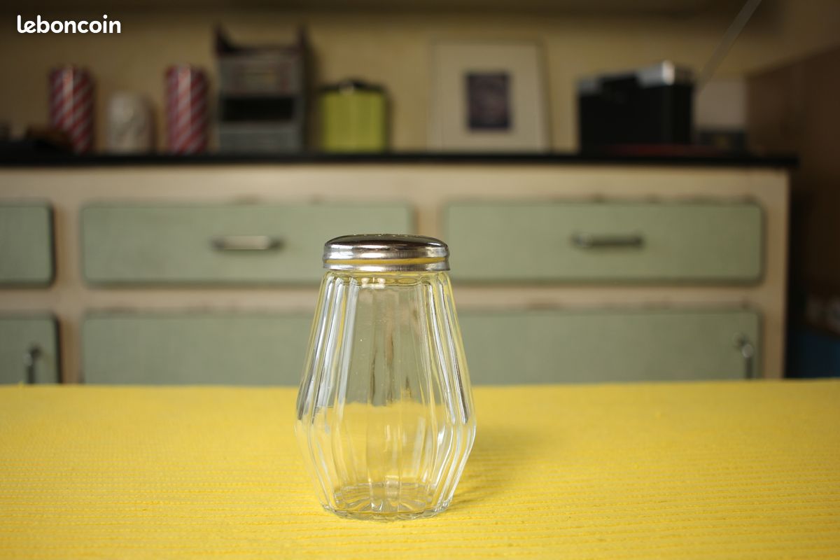 Saupoudreuse en verre Félix Potin - La Parisienne