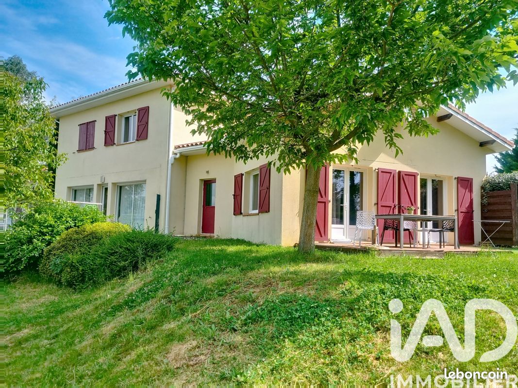 Maison 10 pièces 240 m² · à Gaujac · 240 m² · 1 600 €/mois