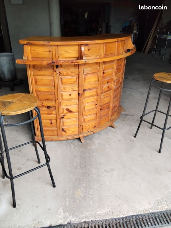 Bar en bois avec deux tabourets (image 1)