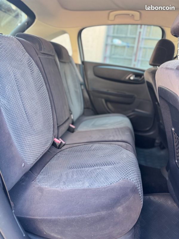 Citroën C4 1.6 HDi 109CH AMBIANCE (image 21)