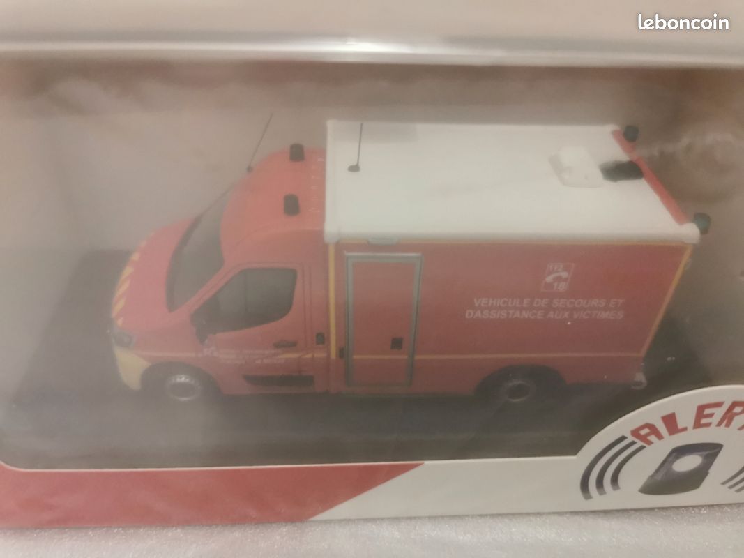 Véhicule de pompier miniature RENAULT Alerte | Collect World