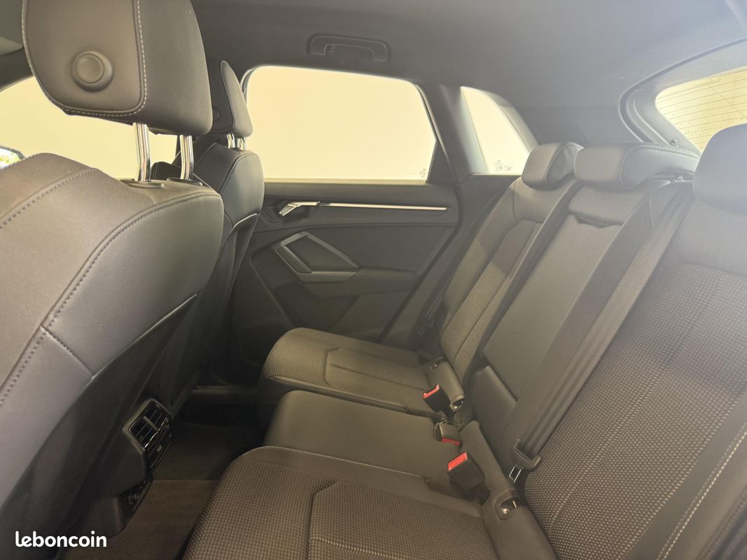 AUDI Q3 45 TFSIe 245 ch S tronic 6 S line (image 10)