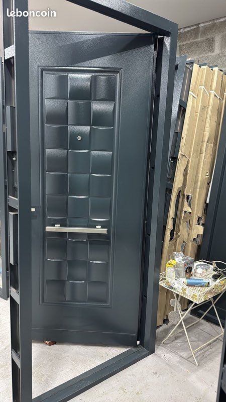 Porte en acier (image 3)