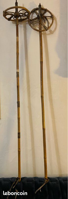 Ancienne paire de bâtons de ski de l'armée Suisse